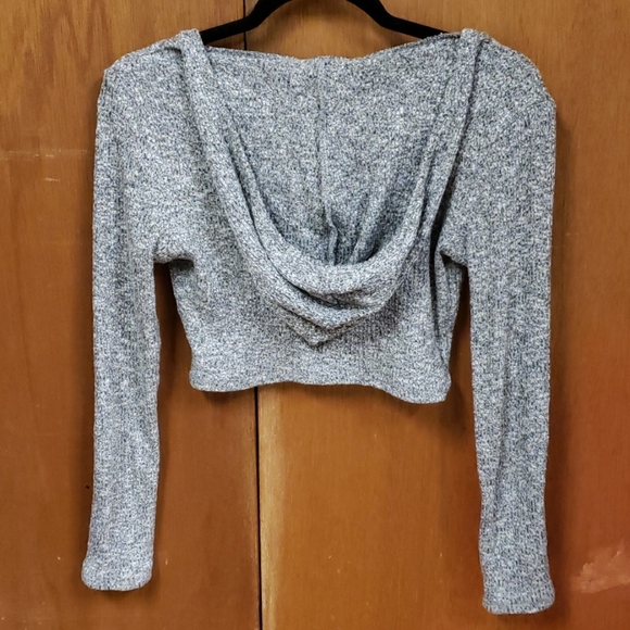 Long Sleeve Crop Top w/ Hood - Picture 4 of 6
